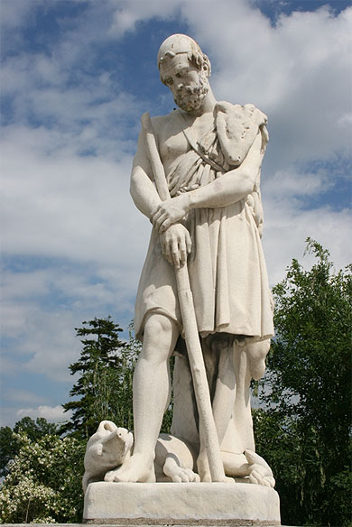 Statue dans le parc du château de Compiègne Statue dans le parc du château de Compiègne