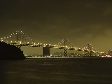 Le Bay Bridge de nuit