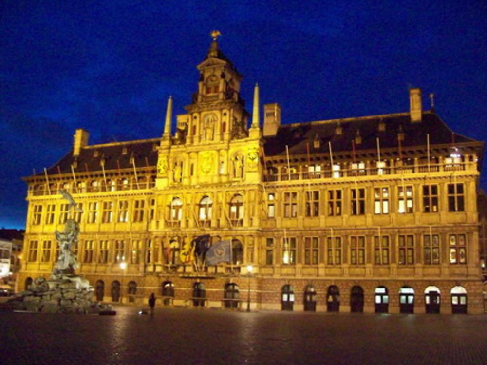 Stadhuis de nuit