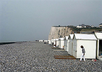 Galets et cabines de plage
