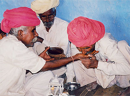 La cérémonie de l'opium au Rajasthan
