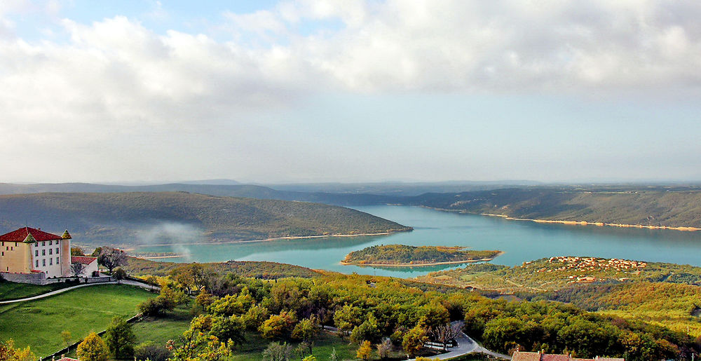 Aiguines et le lac de Ste-Croix