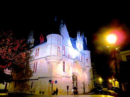 Paris la nuit, l'hôtel de Sens