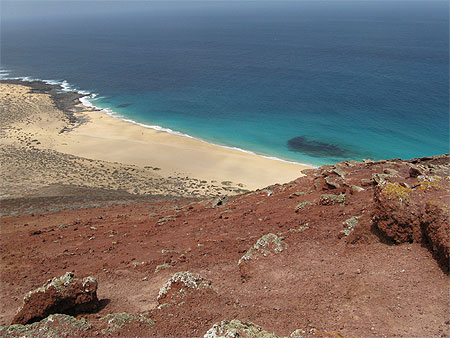 Playa de las Conchas depuis la Montana Bermeja Playa de las Conchas depuis la Montana Bermeja