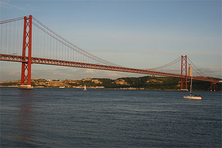 Le très beau pont du 25 Avril Le très beau pont du 25 Avril
