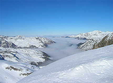 Vallée d'Aspe dans les nuages