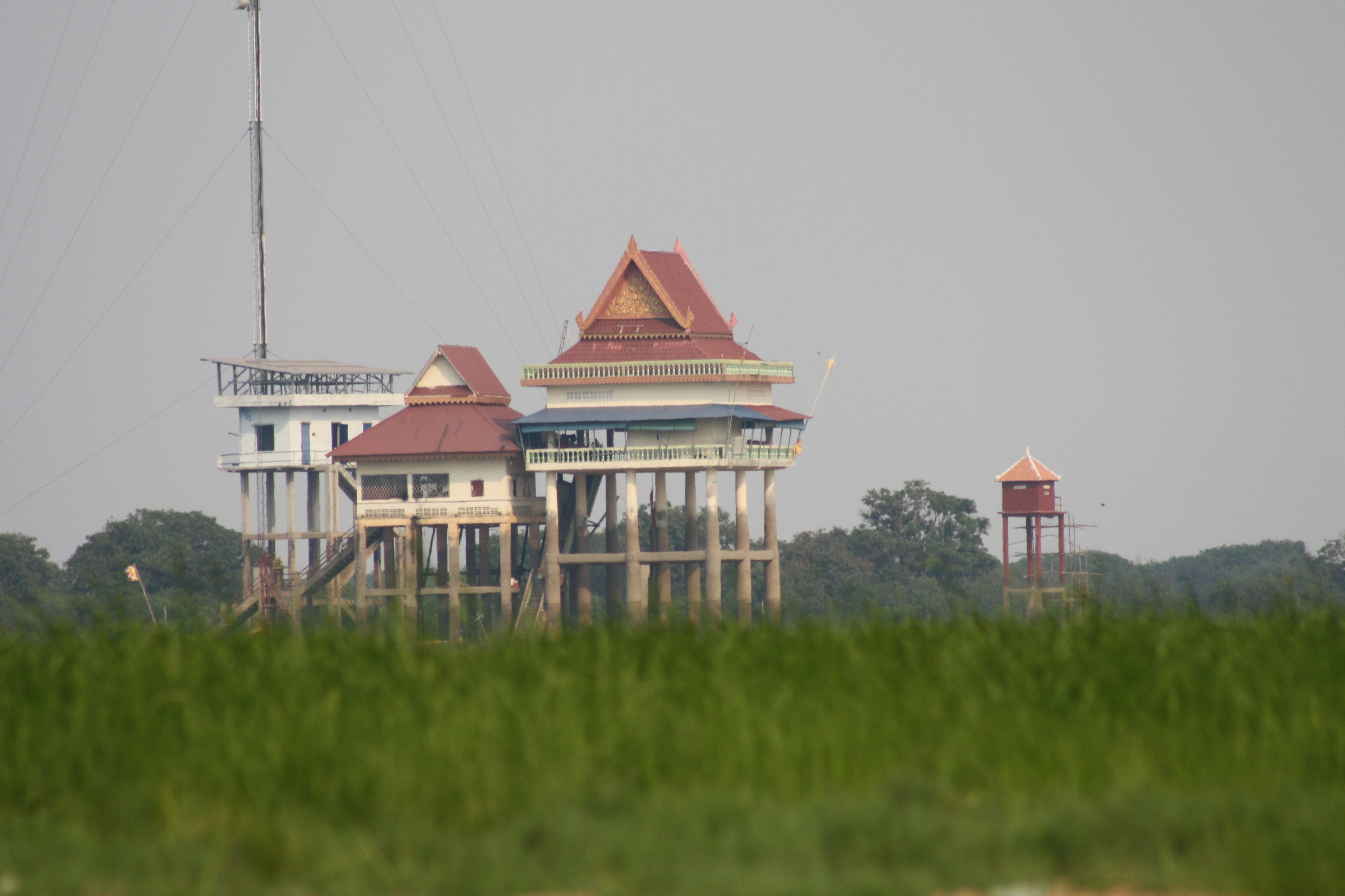 À l'embouchure du grand lac Tonlé Sap À l'embouchure du grand lac Tonlé Sap
