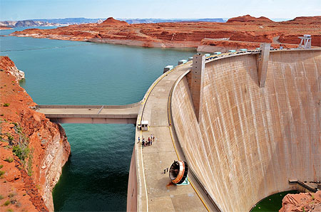 Barrage de Glenn Canyon, sur le Colorado, près du lac Powell Barrage de Glenn Canyon, sur le Colorado, près du lac Powell