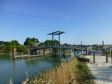 Joli pont en bois, Charente-Maritime