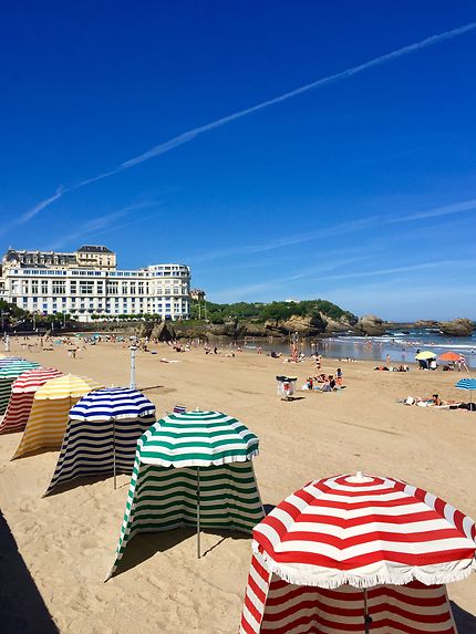 La grande plage de Biarritz et ses cabines de bain
