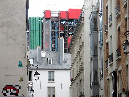 Immeubles anciens et le centre Pompidou