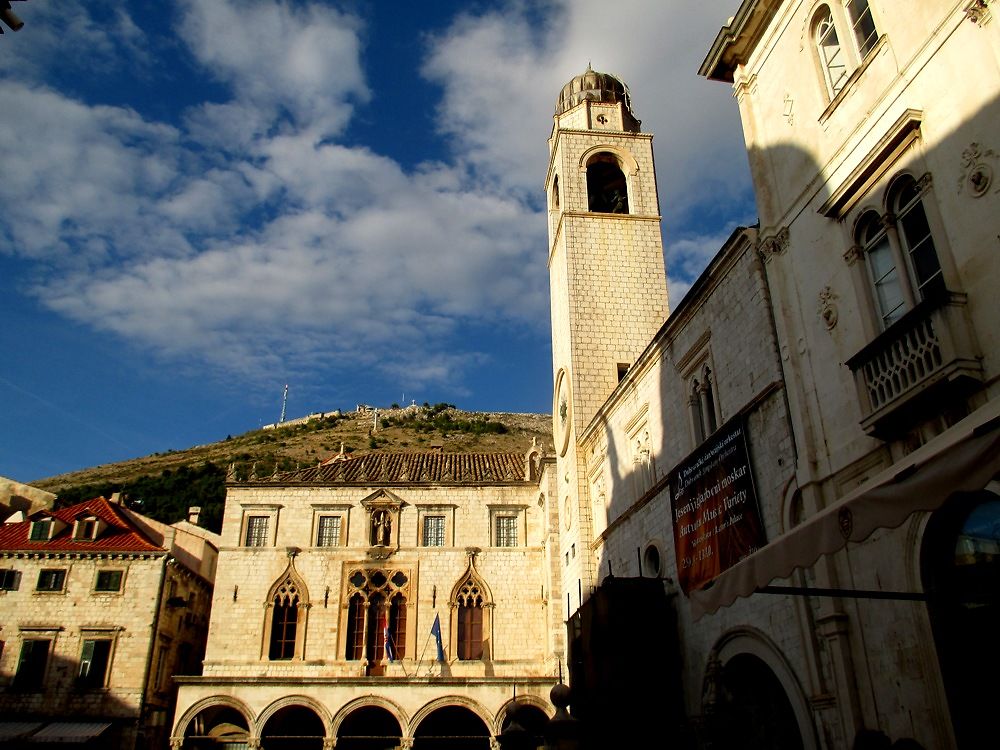 Le Palais Sponza et sa tour de l'horloge