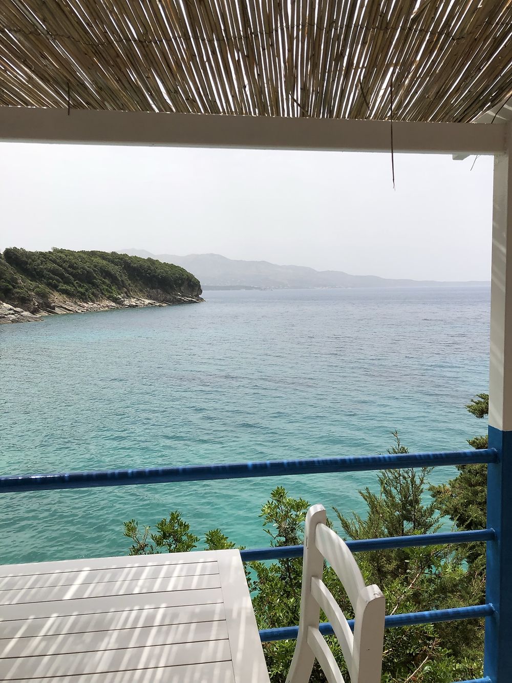 Un balcon sur la mer à Saranda