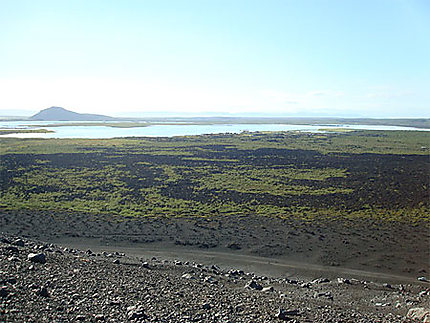 Le lac Myvatn depuis le sommet du volcan Krafla