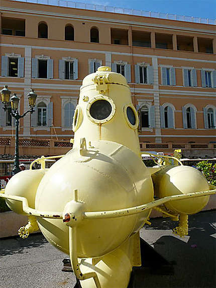 We all live in a Yellow Submarine, a yellow submarine....
