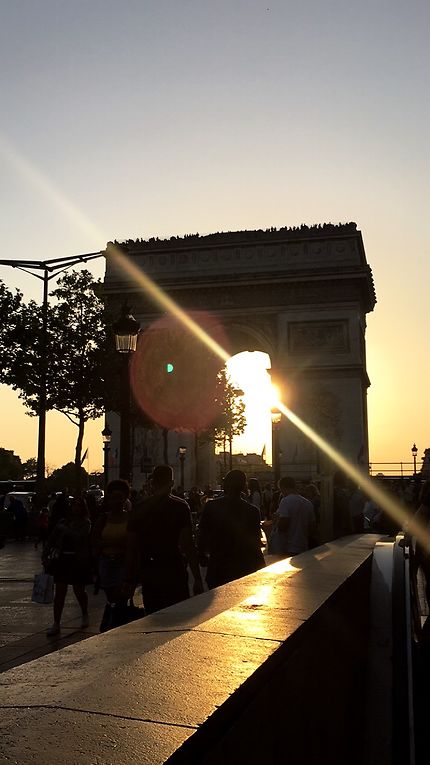 Arc de Triomphe au coucher du soleil