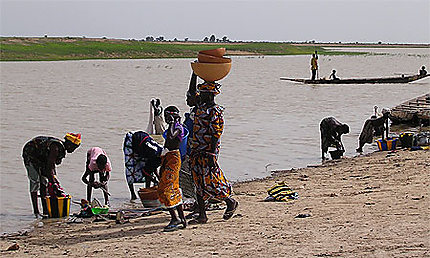 Sur les berges du fleuve Niger