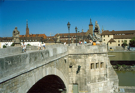 Pont sur le Main Pont sur le Main
