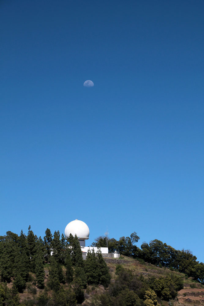 Pedra Rachada radar et lune Pedra Rachada radar et lune