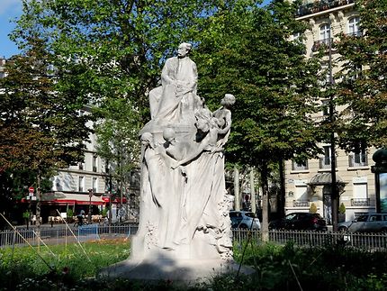 Monument Alexandre Dumas fils  (1824-1895)