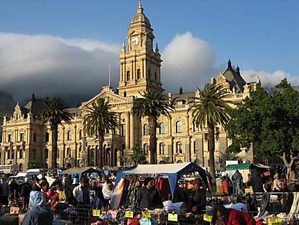 Hôtel de ville et Table Mountain