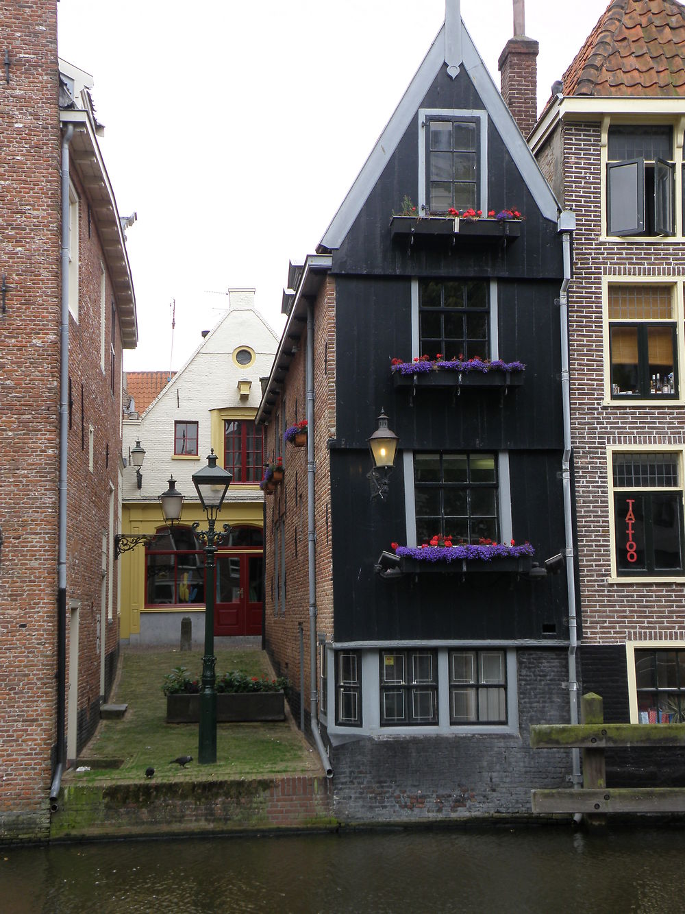 Maison au bord du canal