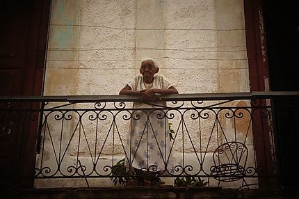 Au balcon à La Havane