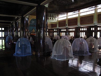 CENTRE DE MEDITATION AU MYANMAR