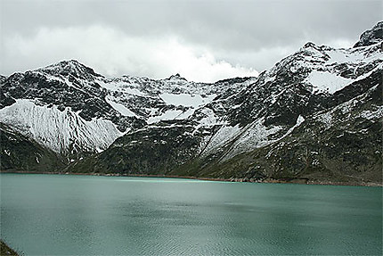 Un lac dans les alpes autrichiennes