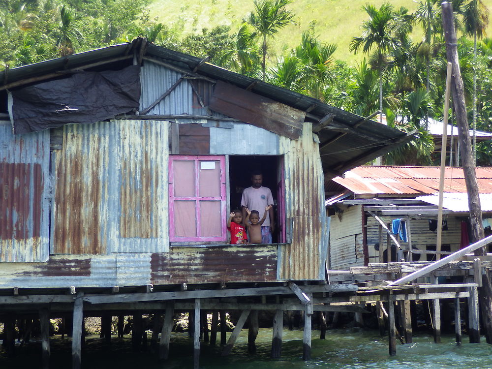 Lac sentani village de pêcheurs