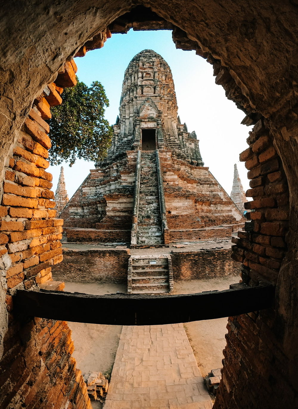 Derniers rayons de soleil au wat Chaiwatthanaram