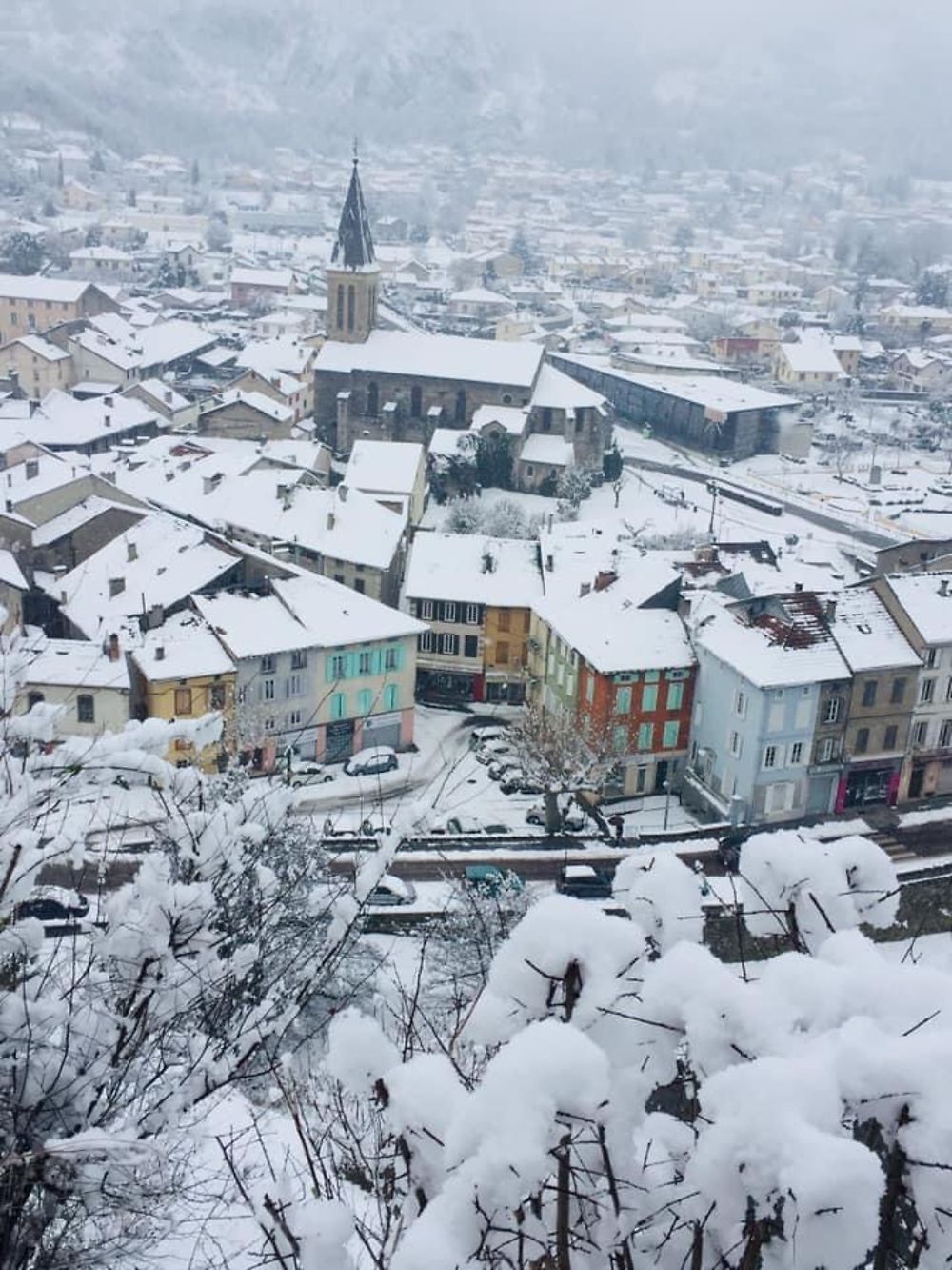 Un matin de neige sur Tarascon sur Ariege