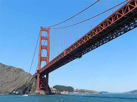 Golden bridge au niveau de la mer Golden bridge au niveau de la mer