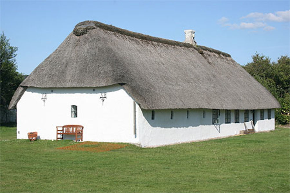 Une maison au toit de chaume