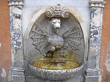 Fontaine au dragon