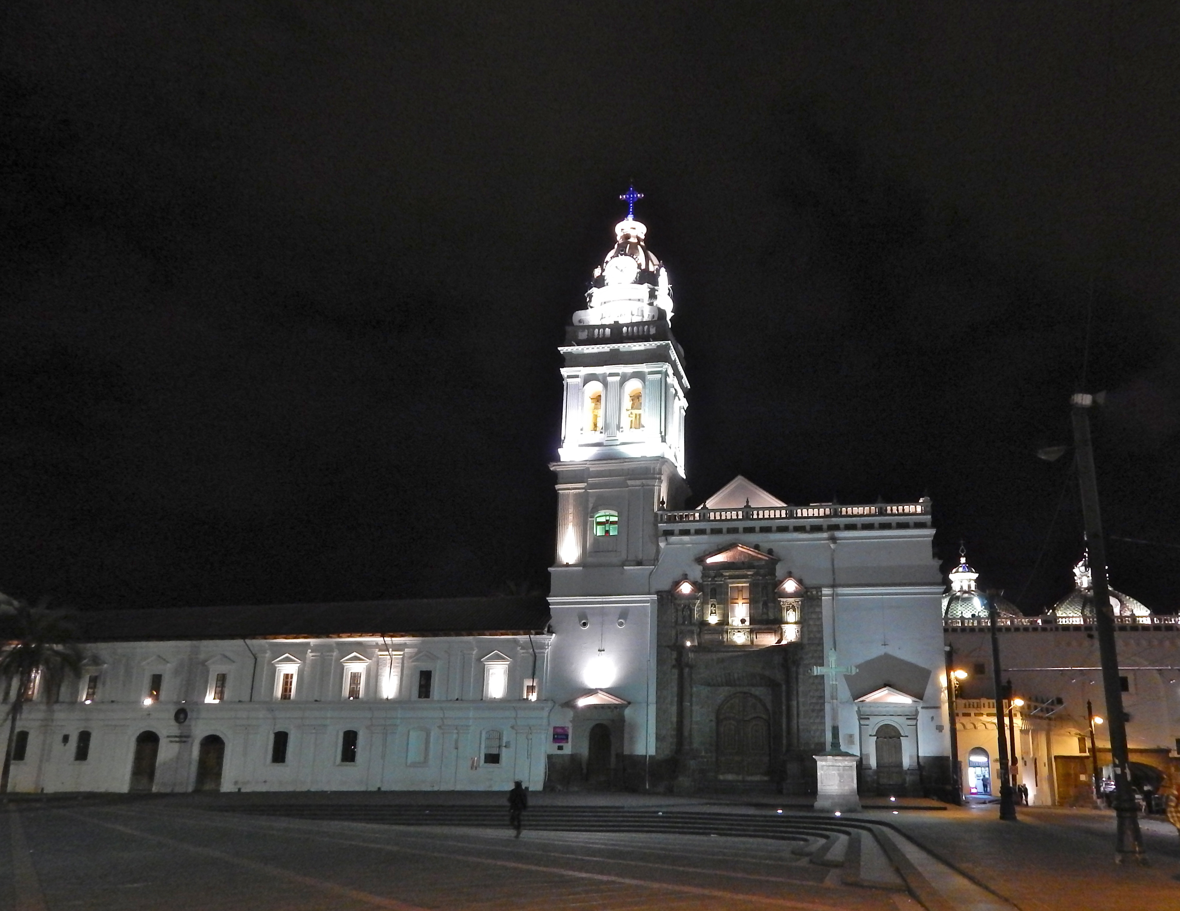 Eglise Santo Domingo by night Eglise Santo Domingo by night