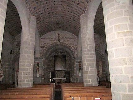 Intérieur de l'église Saint Léger de Cheylade