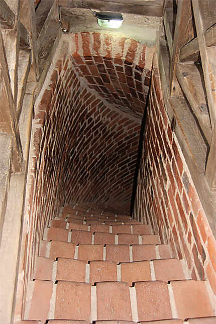 Escalier menant à la tour du château