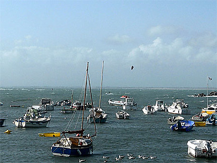 Marée haute dans le port de Portivy