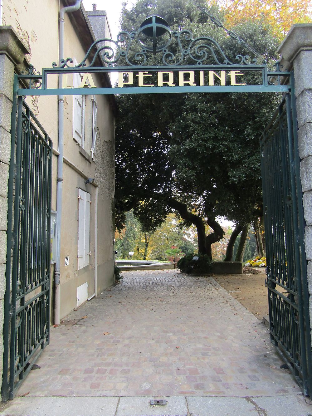 Entrée des jardins de la Perrine, Laval