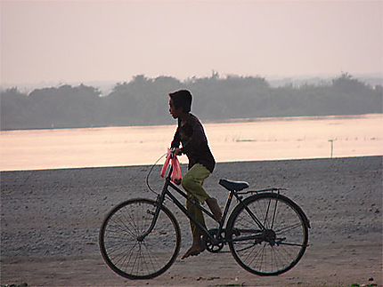 Petit matin sur les rives du Tonle Sap