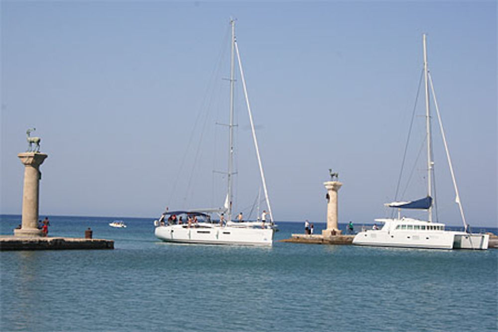 Porte d'entrée du port de Rhodes