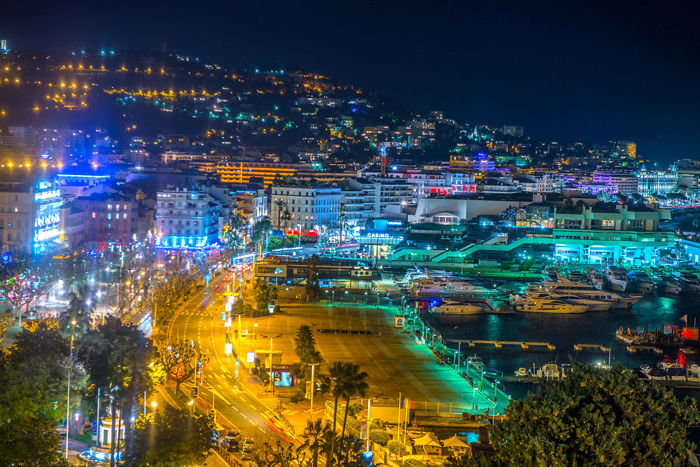 Cannes en Nocturne vue du Suquet