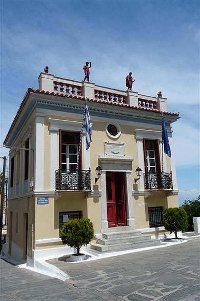 La mairie de Ioulida La mairie de Ioulida