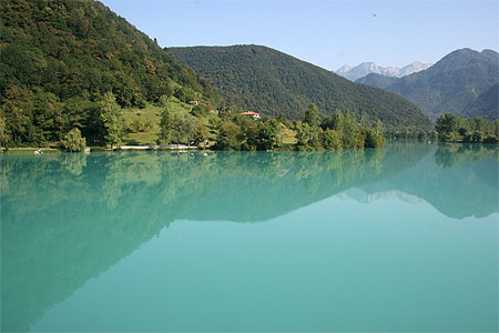 La rivière Soca (Most na Soci) La rivière Soca (Most na Soci)