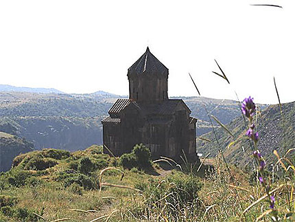 Edifiée sur les flancs de l'Aragatz, l'Eglise d'Amberd