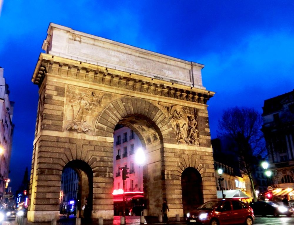 Porte Saint Martin la nuit