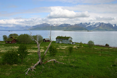 au bord du Hadselfjorden au bord du Hadselfjorden