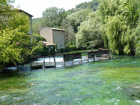 Fontaine de Vaucluse Fontaine de Vaucluse