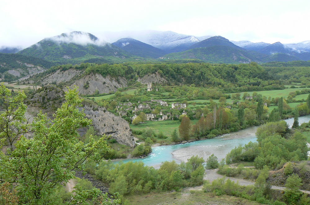 Village abandonné sur la route de Ainsa